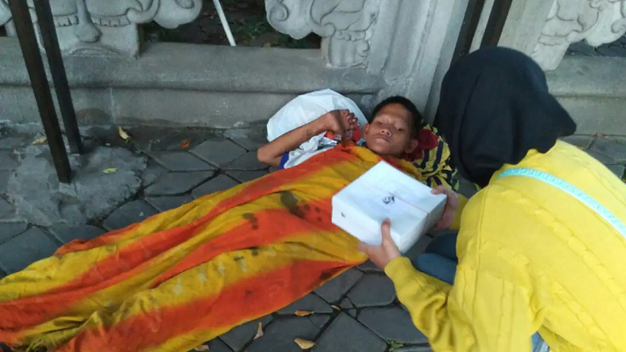 Aksi Tebar Nasi Bungkus Serentak di 7 Kota