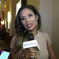 Shanty menghadiri premier film sahabatnya, Dewi Sandra yang berjudul  ‘Air Mata Surga’. Ia sangat kagum dan mendukung apapun karya yang dihasilkan oleh Dewi Sandra. Shanty memiliki kejutan lain, kabarnya ia akan segera melahirkan sebuah karya bar...