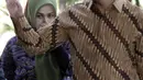 Gubernur Sumatera Utara Gatot Pujo Nugroho bersama istrinya, Evy Susanti memenuhi panggilan penyidik KPK, Jakarta, Senin (3/8/2015) Gatot diperiksa sebagai tersangka kasus dugaan suap hakim PTUN Medan. (Liputan6.com/Helmi Afandi)