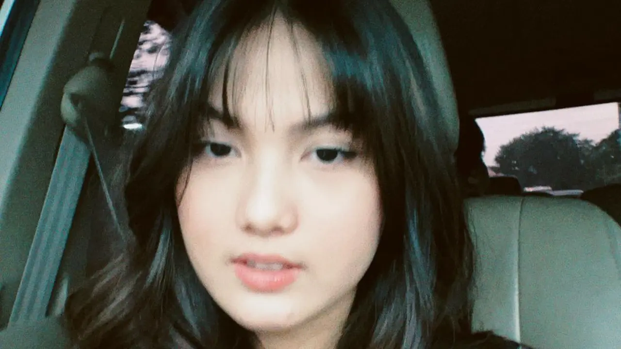 6 Potret Gaya Rambut Baru Aisyah Aqilah dengan Poni, Dipuji Ansellma Putri