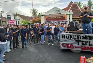 Ratusan warga Gunungkidul demo terkait dugaan penyelewengan dana desa. (Liputan6.com/Hendro Ary Wibowo)