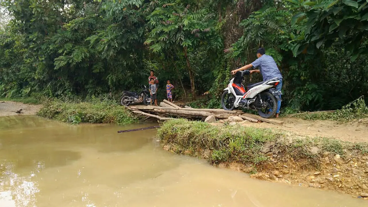 Perjuangan Masyarakat 16 Desa Terisolasi di Riau Sejak Jalan Rusak pada 1982