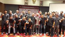 Para pemain Garuda Bandung bakal diguyur bonus jika berhasil mengalahkan Hang Tuah pada babak playoff IBL 2017-2018. (Bola.com/Erwin Snaz)