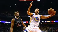 Curry Gemilang, Warriors Perpanjang Rekor Tak Terkalahkan di NBA