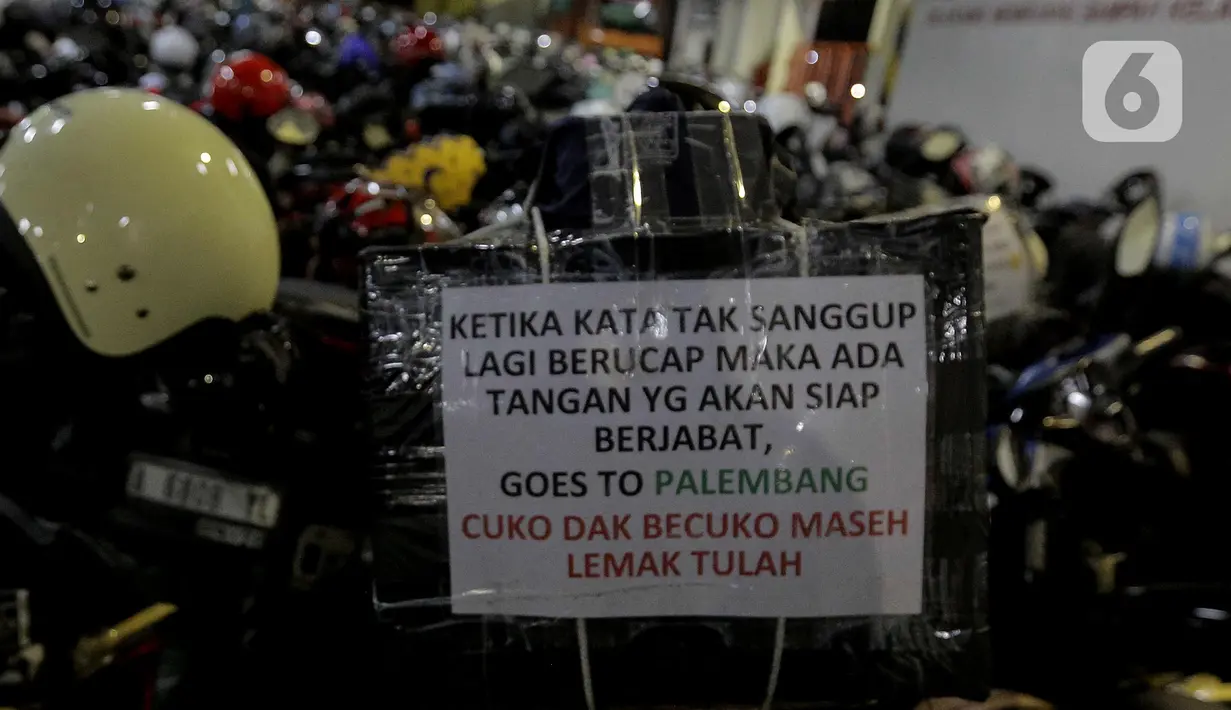 Sementara, pemudik pejalan kaki, pengguna mobil pribadi, dan bus akan dilayani di Pelabuhan Merak, Banten. (Liputan6.com/Herman Zakharia)