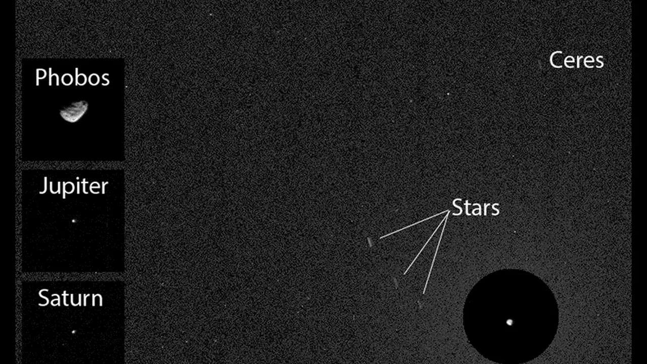 Curiosity mengambil gambar asteroid