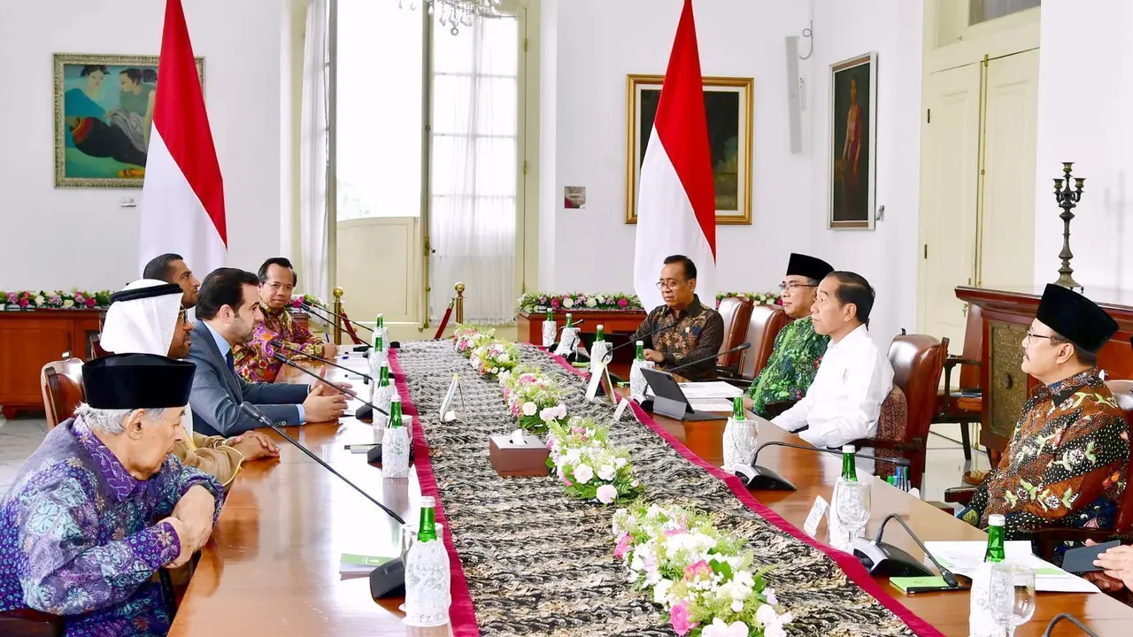 Jokowi saat menerima Sekretaris Jenderal Majelis Hukama Muslimin (Sekjen MHM) Konselor Muhammed Abdelsalam