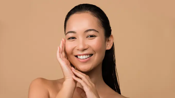 Glass Skin untuk Kulit Sawo Matang: Glowing Nggak Harus Putih, Intip Panduannya yang Bisa Diterapkan Sekarang!