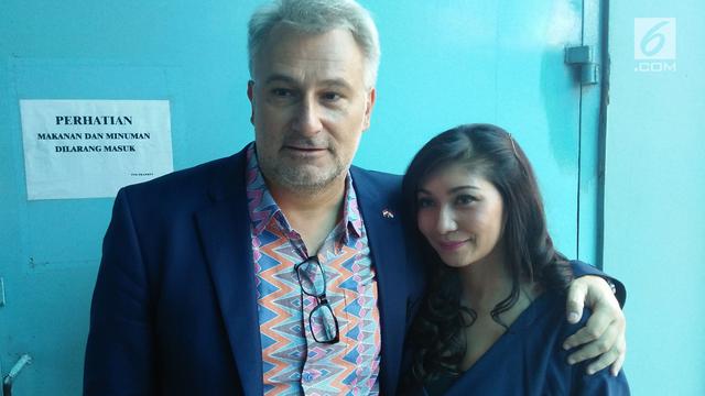 Pacar Bule Lebih Tua 21 Tahun Baby Margaretha Sering Di Bully Showbiz Liputan6 Com