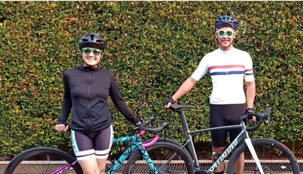 Nirina Zubir dan Ernest Cokelat (Instagram/nirinazubir_)