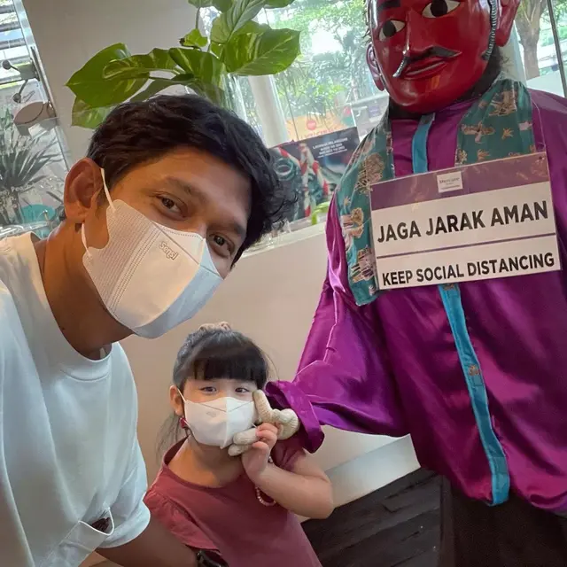 7 Anak Artis Ini Dekat dengan Ayah Sambungnya, Terbaru El Barack dan Vincent Verhaag