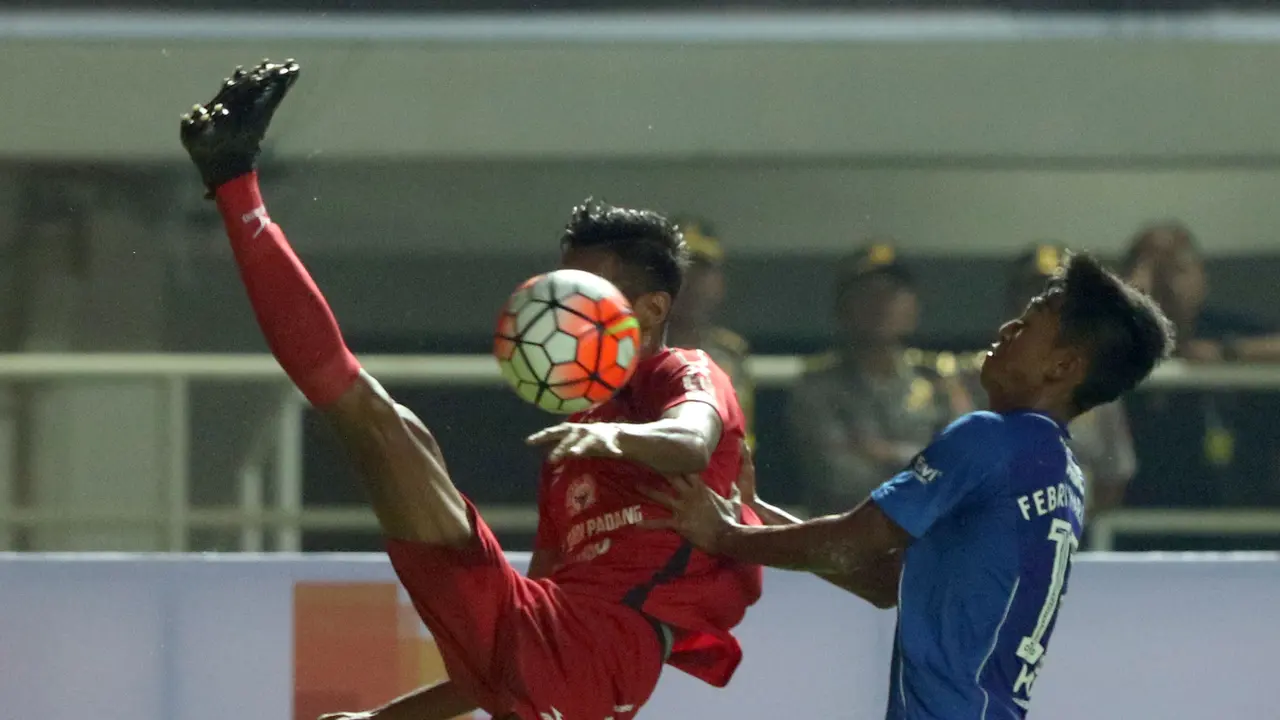 Persib vs Semen Padang