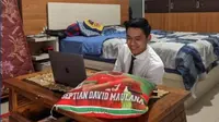 Pemain PSIS Semarang, Septian David Maulana, ketika menjalani ujian skripsi secara virtual. (Dok. PSIS Semarang)
