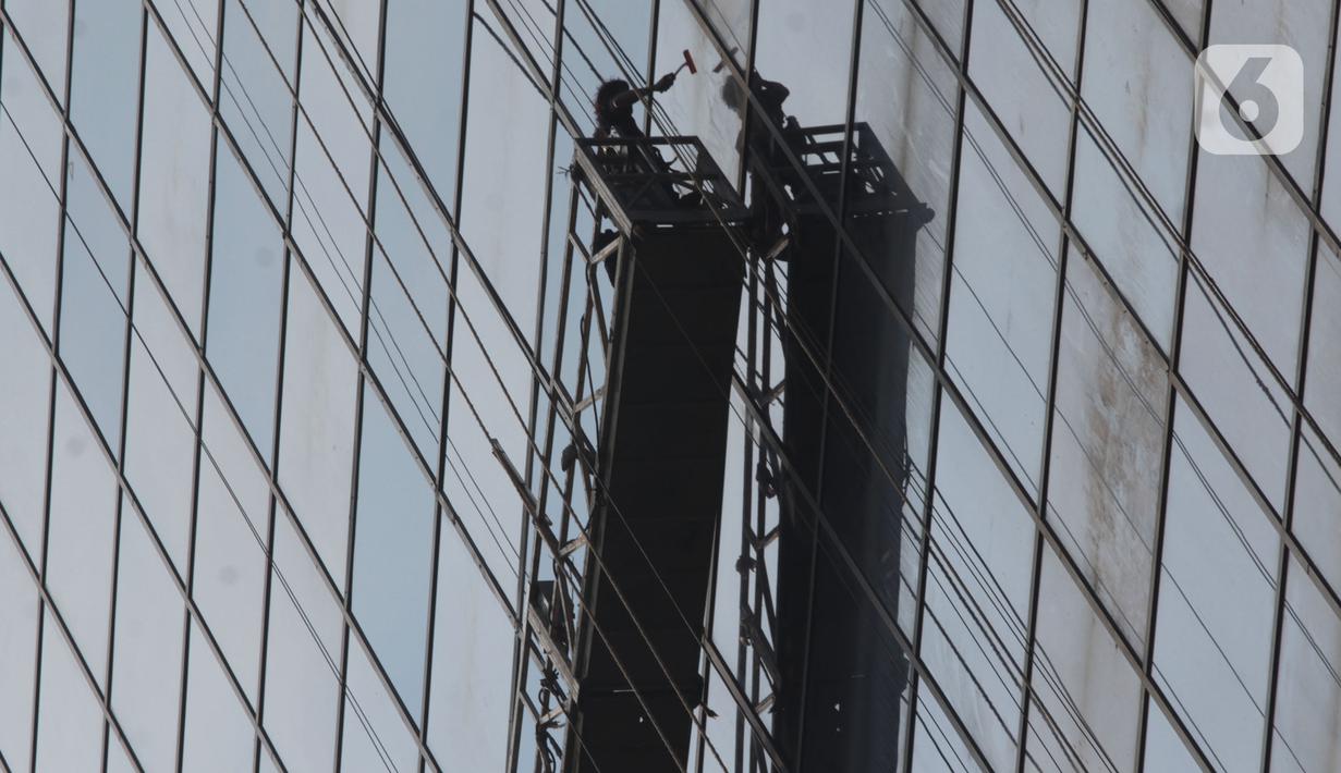 Bisa menjadi akibat penyakit polusi udara Jakarta seperti Infeksi Saluran Pernapasan Akut (ISPA), Asma, Penyakit Paru Obstruktif Kronik (PPOK), Kanker Paru-paru, Penyakit Jantung dan Stroke. (merdeka.com/Imam Buhori)