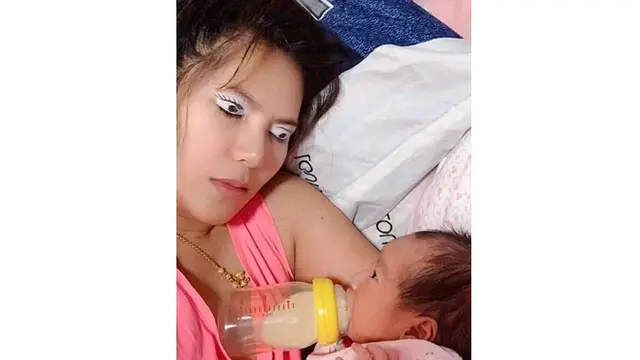 6 Kelakuan Kocak Ibu-Ibu Terlalu Santai Asuh Anak Ini Bikin Geregetan