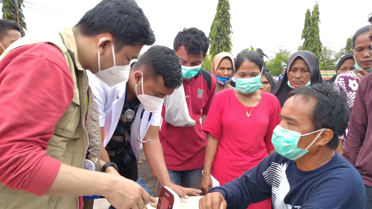 Pengungsi gempa 6,1 SR Pasaman Barat mulai terserang penyakit. (Liputan6.com/ Novia Harlina)