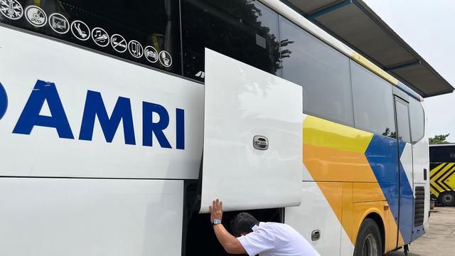 Perum DAMRI jamin kebersihan seluruh armadanya untuk mengangkut para pemudik ke kampung halamannya masing-masing sambut Mudik Lebaran 2024. (Foto: Damri)