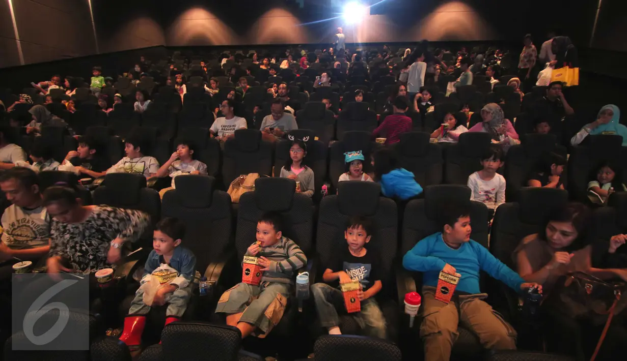 Suasana di dalam studio saat pemutaran film Peanut Snoopy di Blitz Megaplex, Jakarta, Sabtu (12/12/2015). Nonton bareng tersebut diselenggarakan oleh Cinemaholic Liputan6.com bekerjasama dengan Lipton. (Liputan6.com/Angga Yuniar)