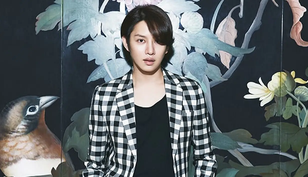 Sudah tak diragukan lagi ketampanan dari Heechul Super Junior. Meskipun demikian banyak penggemar yang beranggapan jika Heechul punya wajah yang cantik. (Foto: Soompi.com)