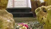 Demam Batu Akik, Nisan Makam Seniman di Imogiri Dicuri