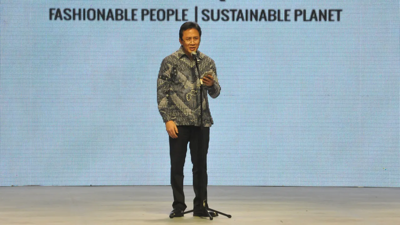 Indonesia Fashion Week 2015 - Triawan Munaf (Kepala Badan Ekonomi Kreatif)