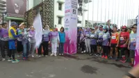 Demi mendukung mereka yang masih berjuang melawan kanker diadakan acara lari sejauh 5 kilometer di tengah Kota Bandung, Jawa Barat pagi ini.