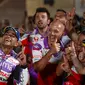 Jorge Martin melakukan selebrasi dengan kru tim Pramac Racing usai memenangkan Sprint Race MotoGP Qatar 2023. (Karim JAAFAR / AFP)