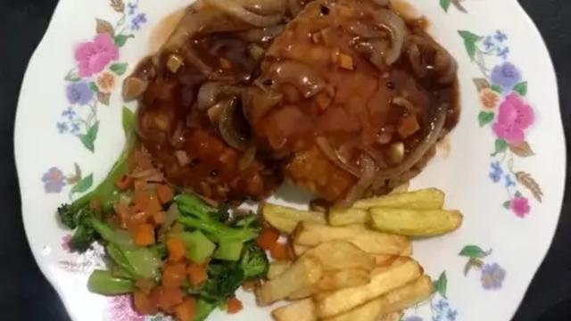 Resep steak tempe saus lada hitam. (dok. Cookpad @iamcuter)