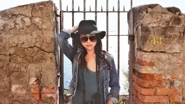 FOTO: Gaya Nikita Willy saat Pakai Topi, Tampil Memukau