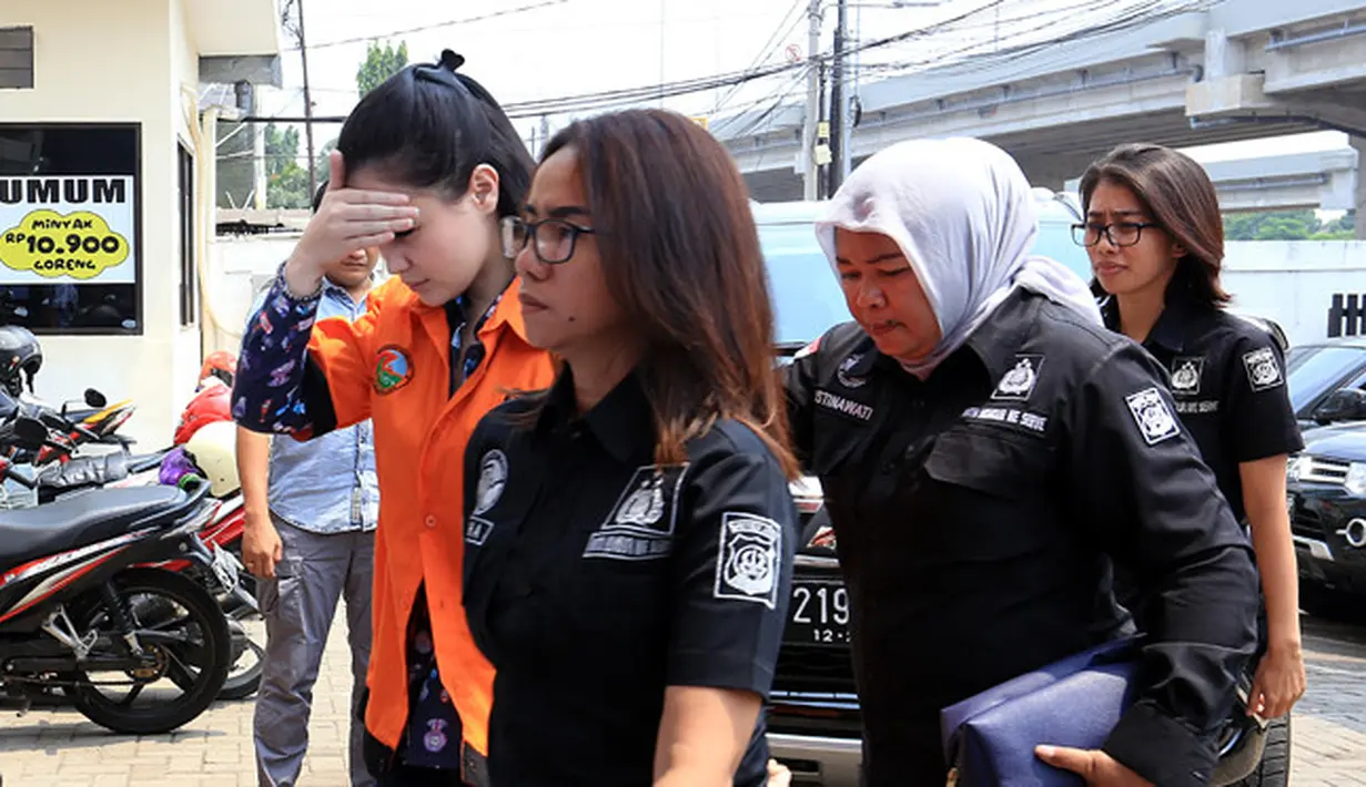 Polisi juga mengamankan barang bukti berupa tujuh butir pil ekstasi di rumahhnya. Oleh Pengadilan Negeri Jakarta Barat pada tahun 2010, Jedun di vonis empat tahun penjara. (Deki Prayoga/Bintang.com)