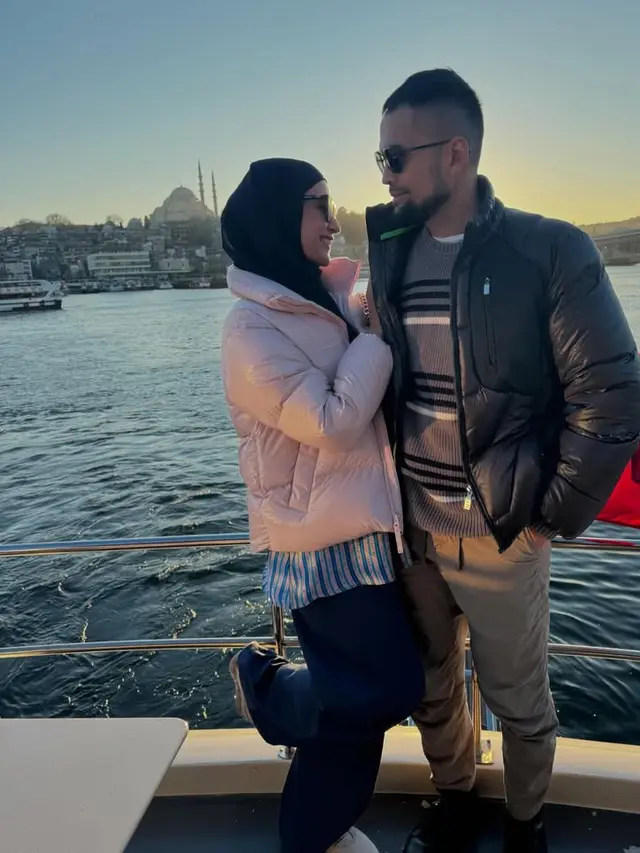 OOTD Hijab Shireen Sungkar Liburan di Qatar dan Turki. [@shireensungkar]