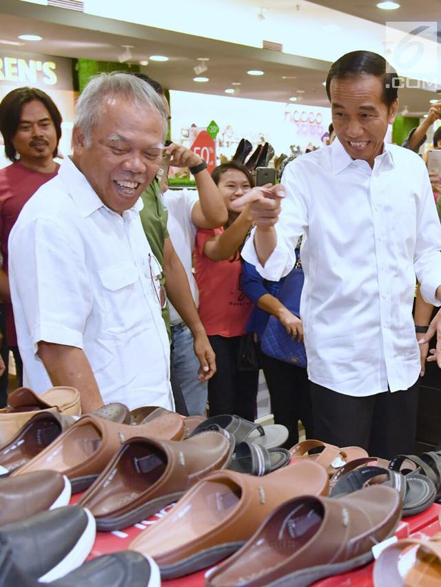 Belanja ke Mal, Jokowi Jadi Rebutan Swafoto Warga Palembang
