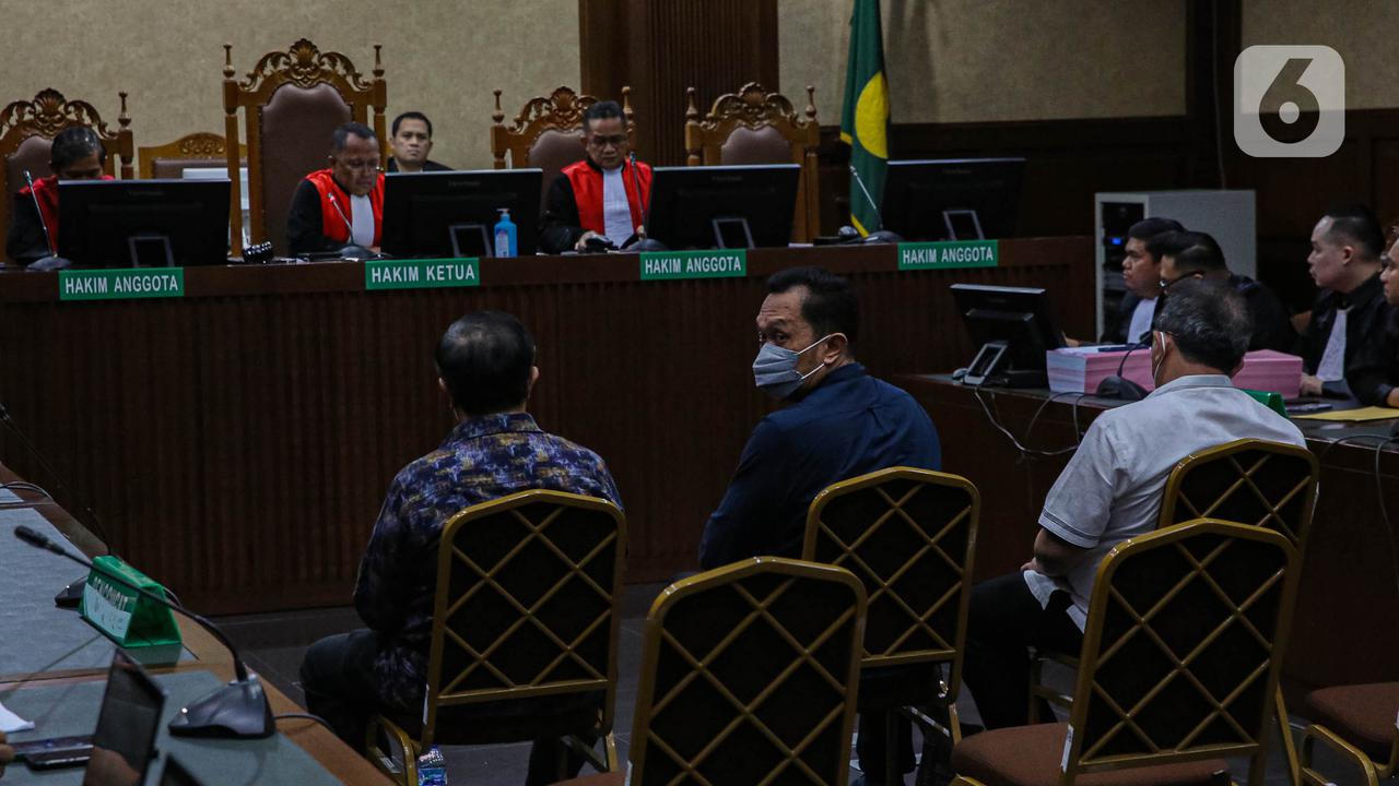 Tiga Hakim Tersangka Suap Vonis Bebas Ronald Tannur Jalani Sidang Pembacaan Dakwaan