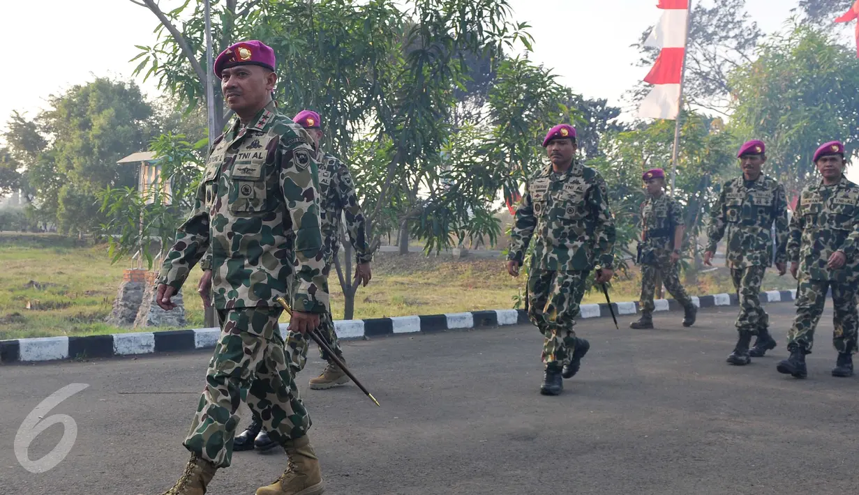 Komandan Korps Marinir Mayjen TNI Buyung Lalana saat peresmian markas baru Batalyon Intai Amfibi - 2 Korps Marinir di Marunda, Jakarta, Jum'at (26/6/2015). Markas baru seluas 101 hektar tersebut diresmikan Buyung Lalana. (Liputan6.com/Andrian M Tunay)