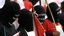Para relawan tersebut berjalan menuju Istana hanya berbekal sebuah tongkat dan earphone GPS untuk menuntun jalan mereka dari Karawang hingga tiba di Jakarta, Selasa (18/11/2014). (Liputan6.com/Faizal Fanani) 