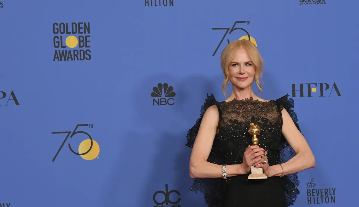 Nicole Kidman keluar dari sekolah demi akting. Ia pun memenangkan piala Oscar berkat perannya di The Hours. (KEVIN WINTER / GETTY IMAGES NORTH AMERICA / AFP)
