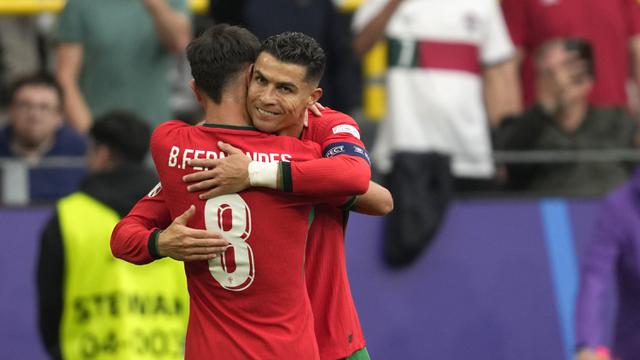 Foto: Cristiano Ronaldo Kembali Cetak Assist Kontra Turki, Portugal Jadi Tim Ketiga yang Melaju ke Babak 16 Besar Euro 2024