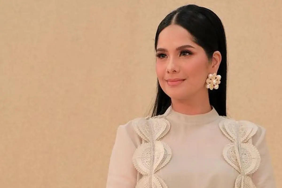 Tampilan Annisa Pohan kenakan Dress Desainer Lokal