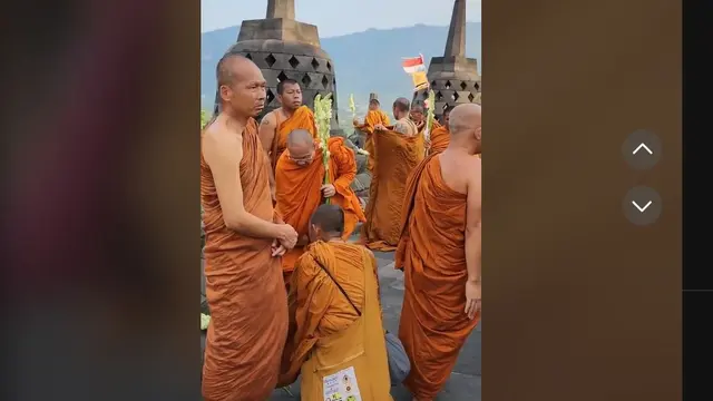 Selama beberapa bulan berjalan kaki dari Thailand, para biksu Thudong ini merasakan kepanasan sampai kehujanan, akhirnya tiba di Candi Borobudur di Magelang, Jawa Tengah.