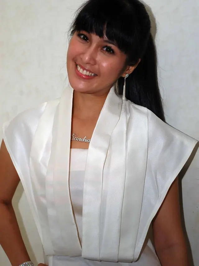 6 Potret Lawas Sandra Dewi, Sudah Cantik dan Memesona Sejak Dulu