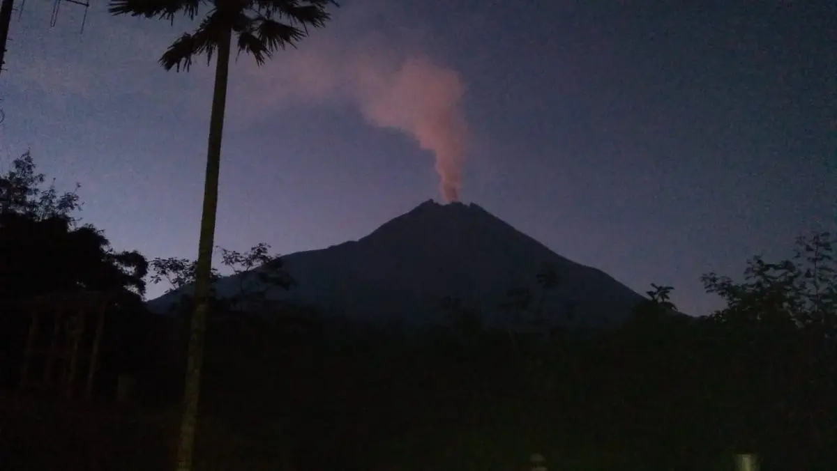 Penampakan Gunung Merapi, Senin (4/6/2018) pagi. (Twitter @BPPTKG)