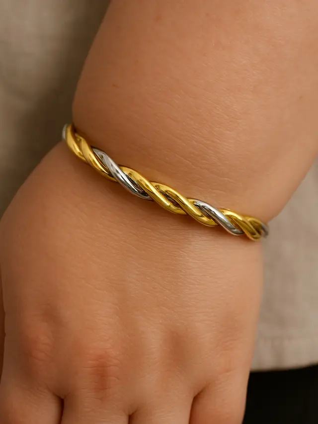 Model gelang emas untuk tangan gemuk (Foto: ChatGPT)