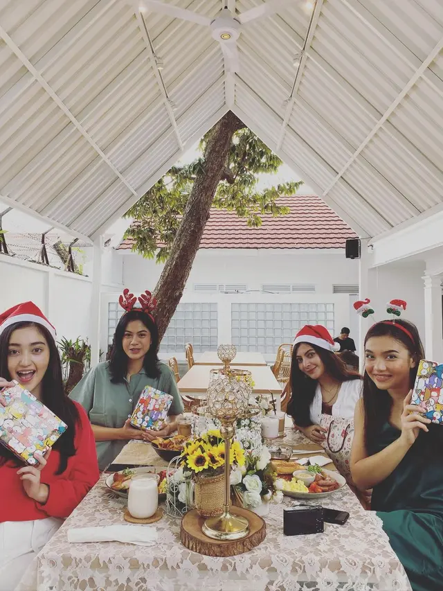 8 Potret Ranty Maria dengan Geng SRAH, Kompak hingga Liburan Bersama