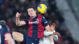 AC Milan mengaku kalah dengan skor 1-2 dalam kunjungan ke markas Bologna. Rossoneri tampil mengecewakan di lini belakang dan harus menelan hasil buruk. (Massimo Paolone/LaPresse via AP)