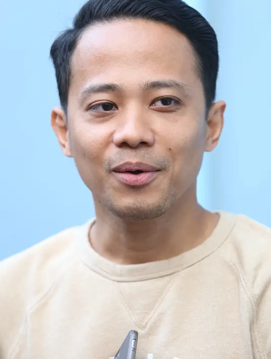 "Dan dia (Acho) akan memberikan klarifikasi jika yang dia tulis itu dianggap sebuah kekeliruan," ucap pengacara Acho, Nawawi Bahrudin, di Polda Metro, Rabu (16/8/2017) dilansir dari Liputan6. (Adrian Putra/Bintang.com)