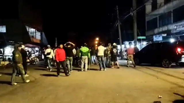 Viral sebuah video yang merekam nyaris bentrok antar warga Ciwaringin dengan sekelompok preman di Pasar Tumpah Jalan Merdeka, Kota Bogor,