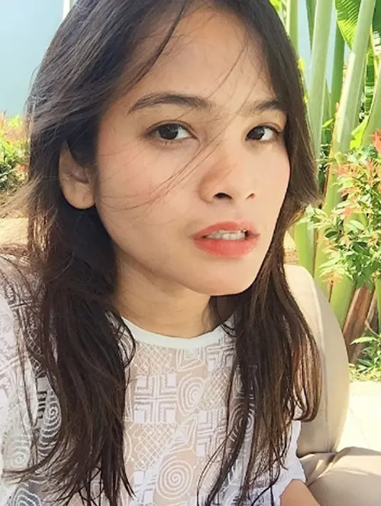 Memiliki paras yang cantik, Juwita sukses membuat warganet membedakan dirinya dengan sang kakak, Acha Septriasa. (Liputan6.com/IG/jmaritsas)