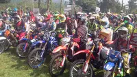 Serunya Ribuan Bikers Tanah Air Jelajahi Perkebunan Teh Garut (Liputan6.com/Jayadi Supriadin)