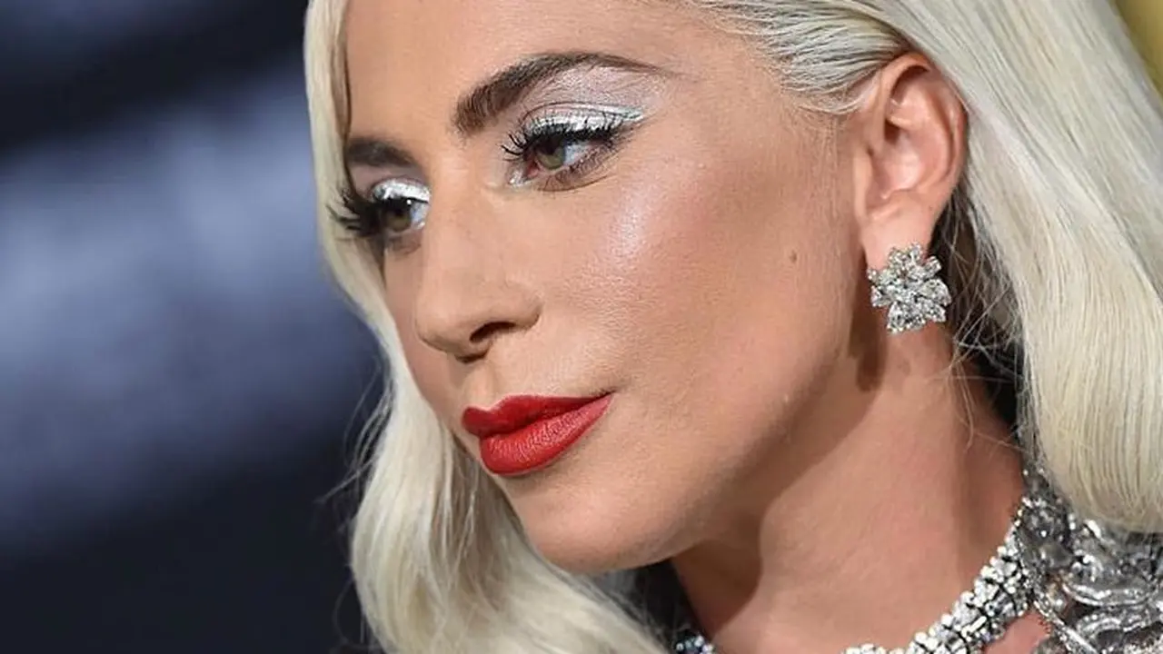 Dari Penyanyi Jadi Pemain Film, Lady Gaga Semakin Anggun dengan Gaun Silver