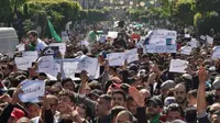 Demonstrasi di Aljazair, tuntut Presiden Abdelaziz Bouteflika yang telah berkuasa selama 20 tahun untuk mundur (AFP PHOTO)